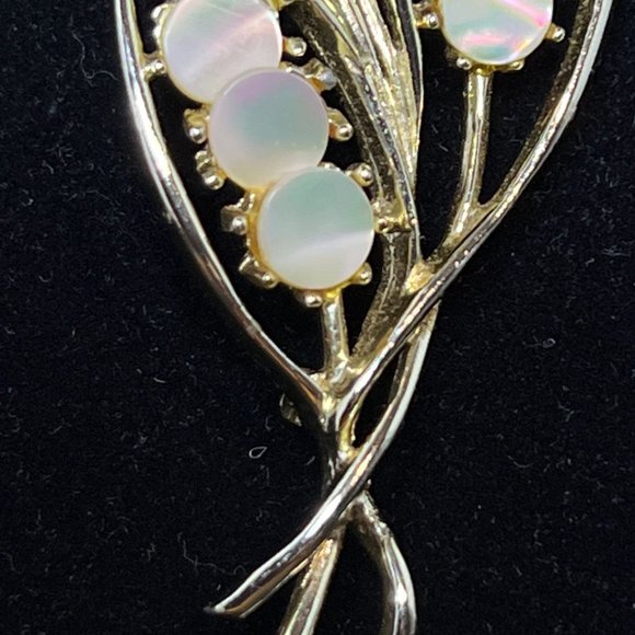 Gold Tone, Pink Aurora Borealis & MOP Bouquet Brooch (4091) - Picture 3 of 6